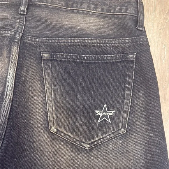 Supreme Dark Wash Relaxed Men's Jeans - Picture 5 of 6